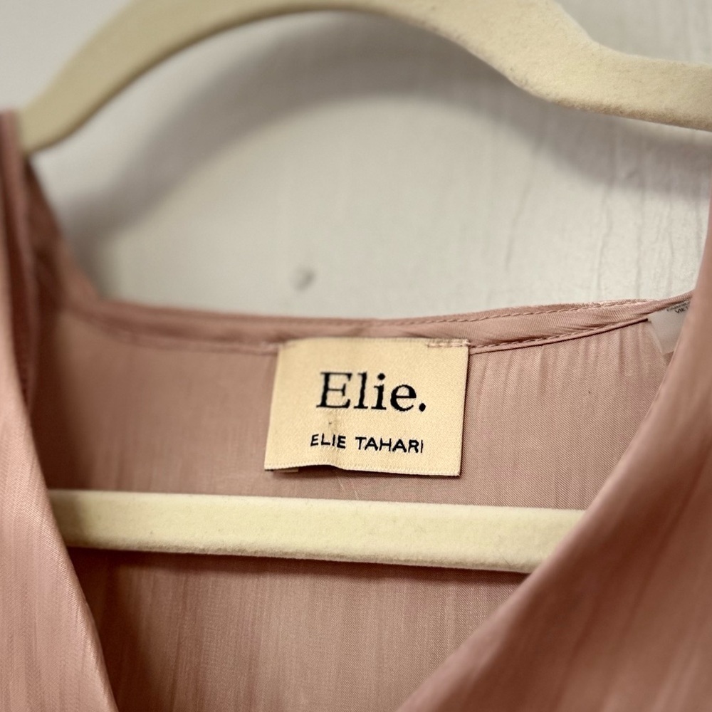 Elie Tahari Blush Pink Satin Button Down Long Sleeve Feminine Blouse XS - Picture 3 of 5
